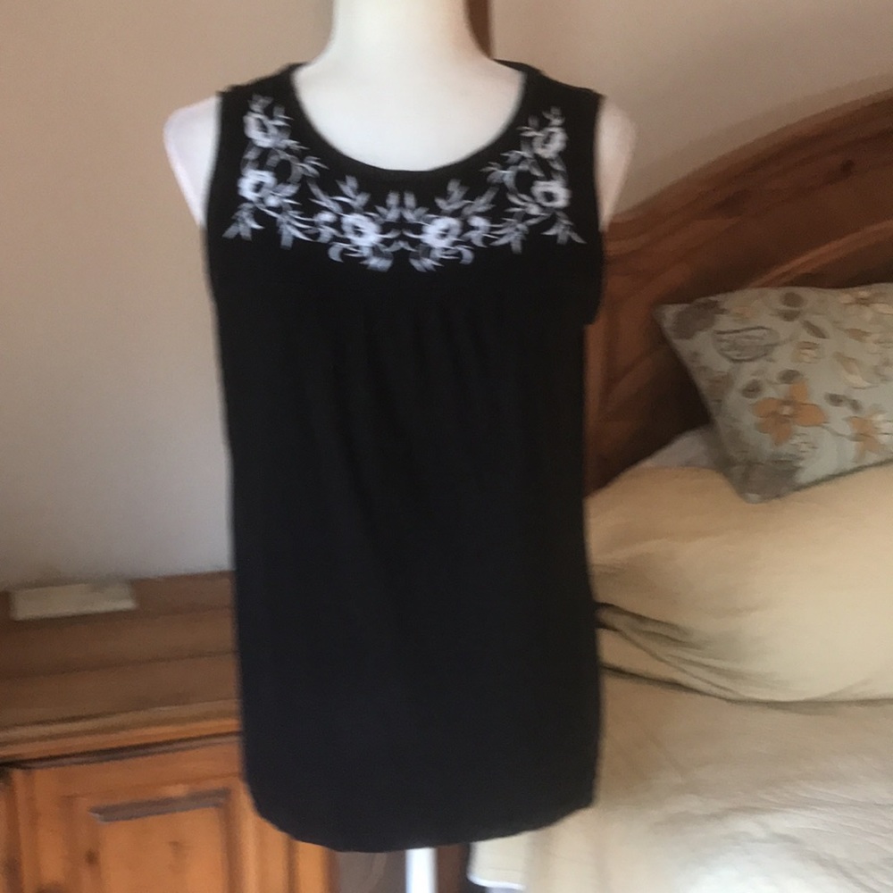 Talbots Black Sleeveless Top  w/ white Embroidery Size Medium
